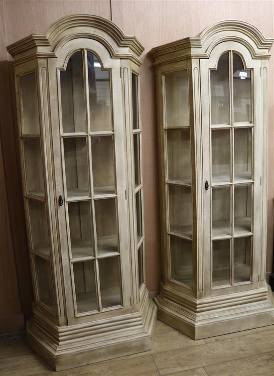 A pair of modern display cabinets, with antique cream finish, W.86cm